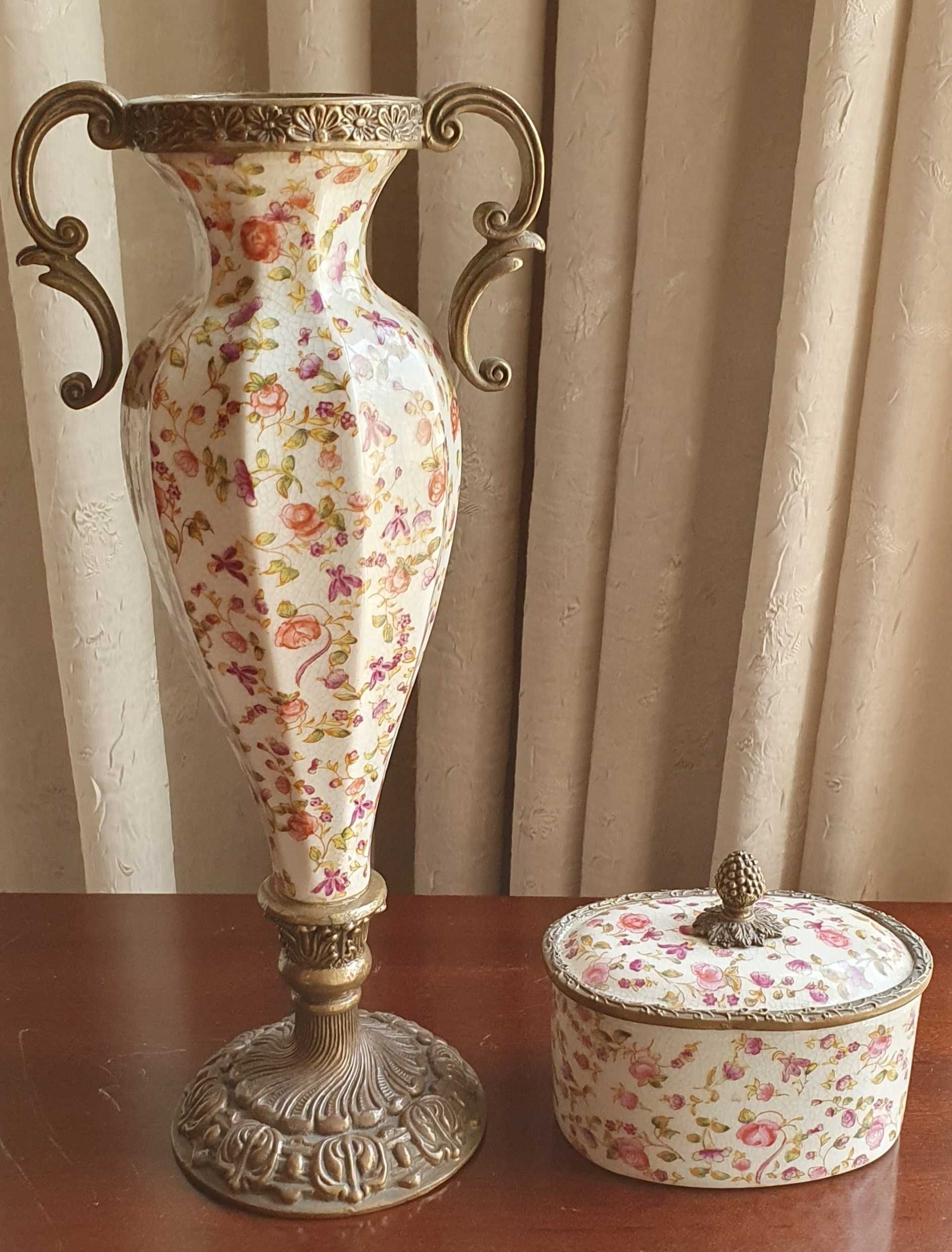 Raríssimo Vaso e Caixa de Decoração em Porcelana e Bronze.