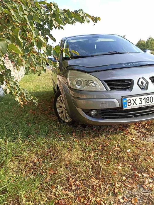 Рено Грант сценік