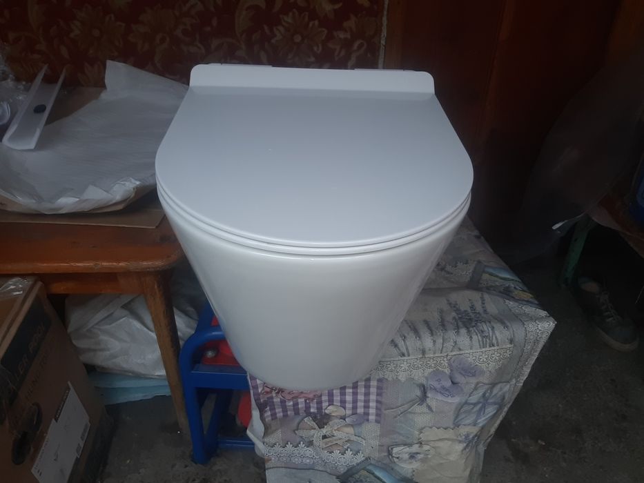 Унітаз підвісний Imprese  з кришкою