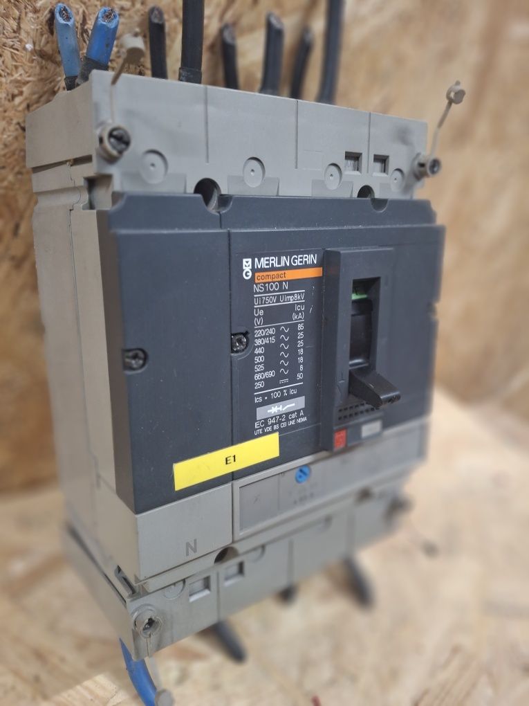 Wyłącznik Merlin Gerin NS 100N