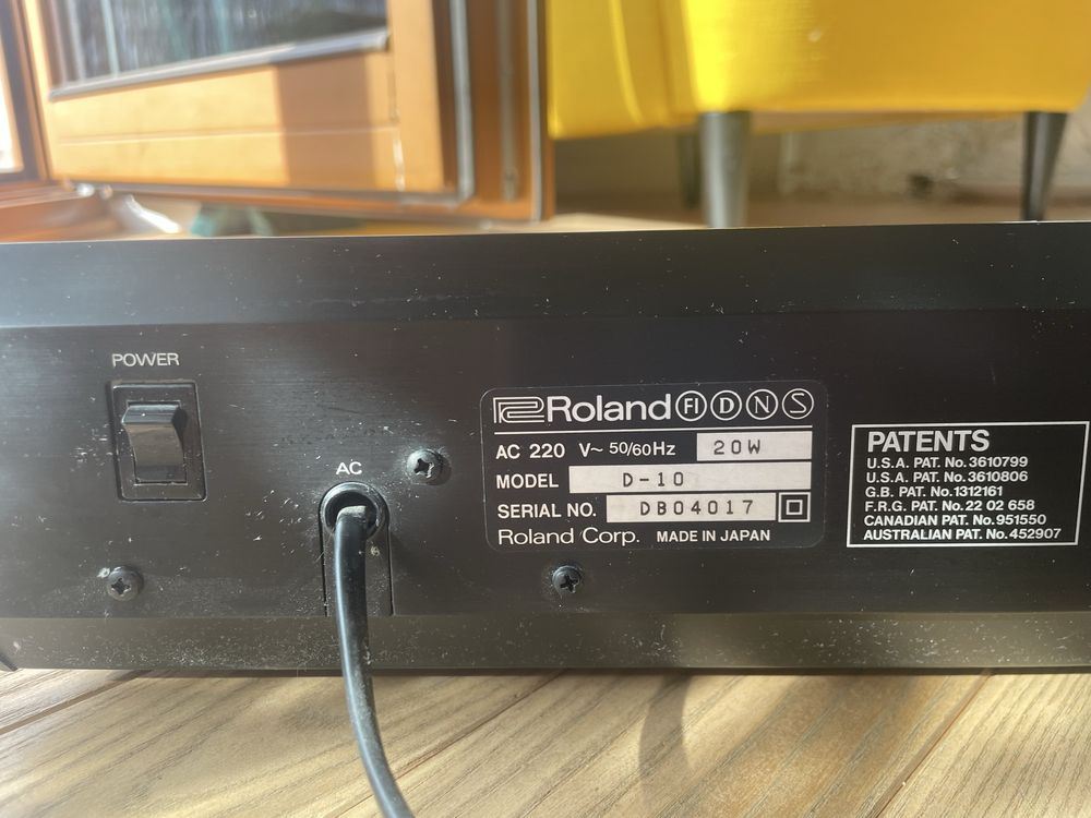 Roland D-10 Syntezator