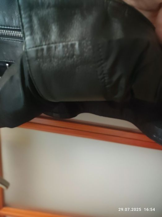 Шкіряна куртка, фірмова