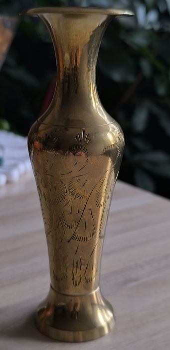 Wazonik z mosiądzu.