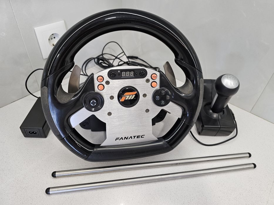 Volante Fanatec CSR Forza Motorsport com mudanças H e sequencial