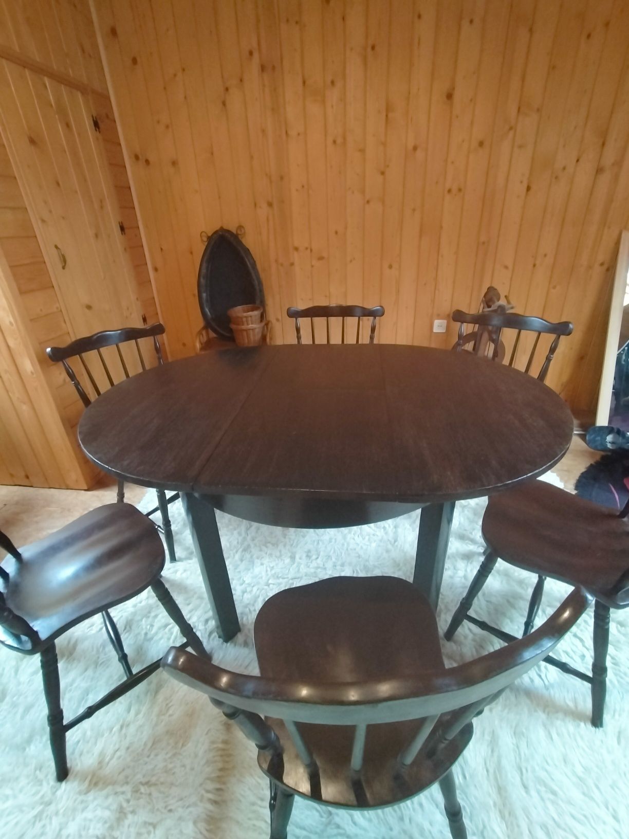 Sprzedam stół i krzesła drewniane z PRL