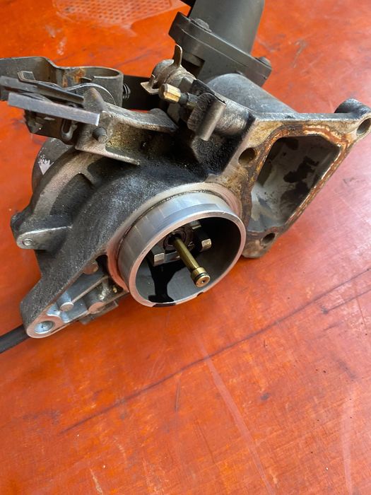 Вакуумный насос 2.0 Ford Transit 2.0 tdi 2000-2006 год