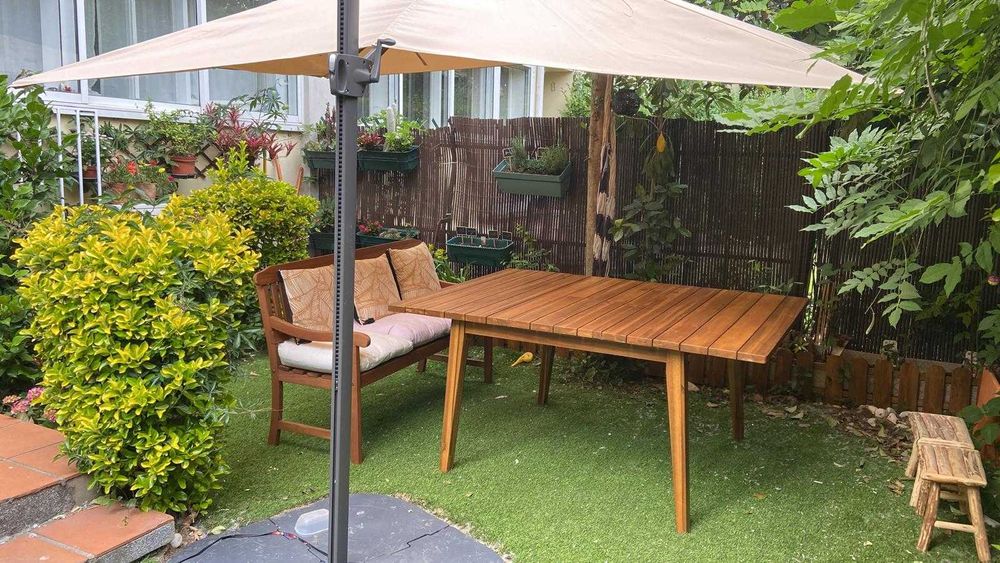 Quarto em apartamento para arrendar a estudante.