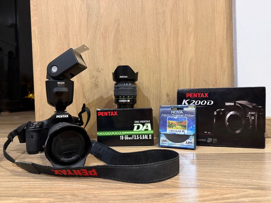 Aparat Pentax K200D + Obiektywy + Lampa Metz + Filtry