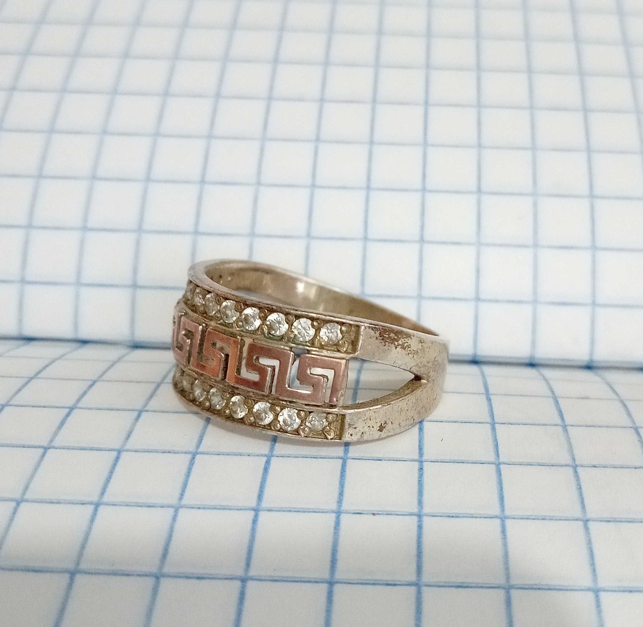 Кольцо перстень серебро 925 проба. Золотая вставка. Размер 18