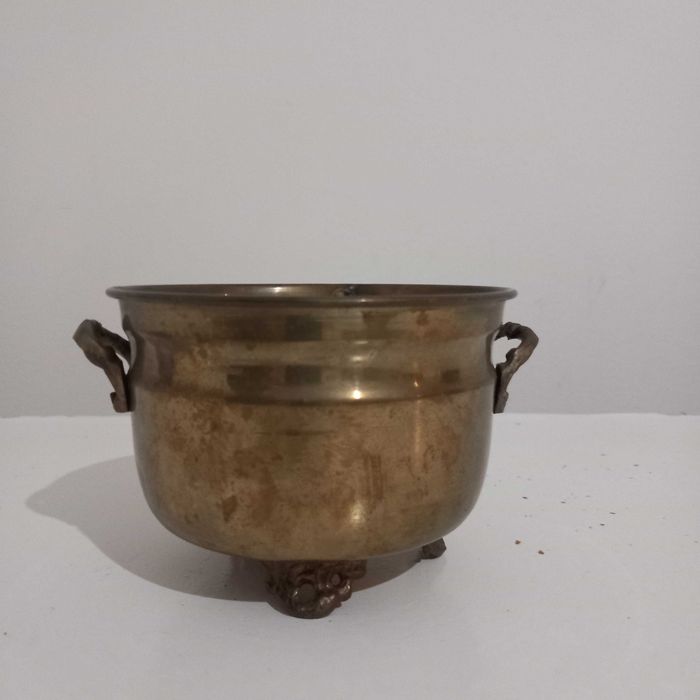 Cachepot bonito em latão