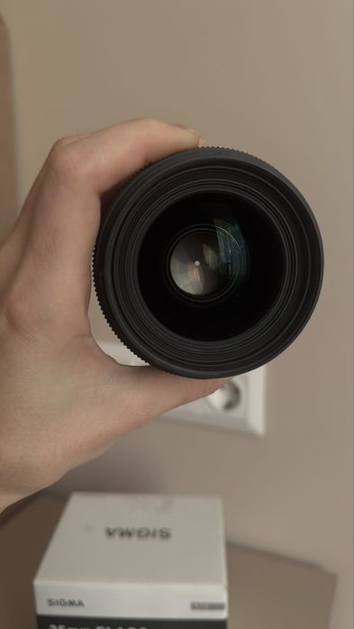 Об'єктив Sigma 35 mm 1.4 nikon