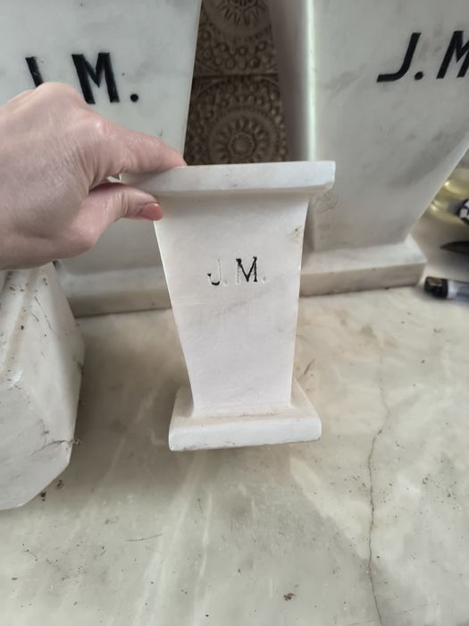 Apenas 2 jarras grandes  disponíveis - ver preco descrição