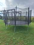 Trampolina ogrodowa używana