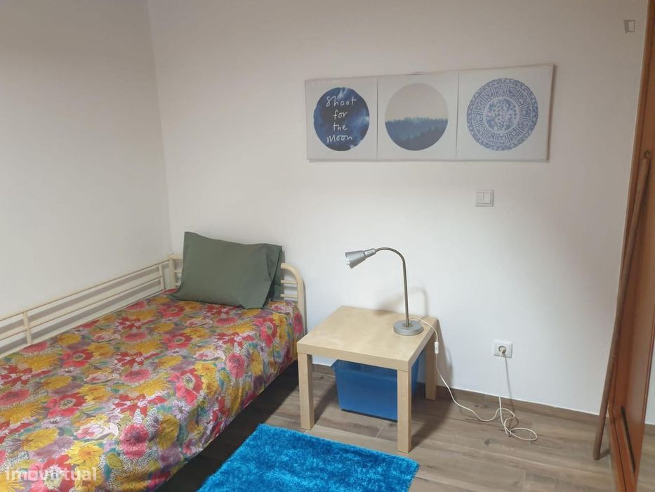 425134 - Quarto com cama de solteiro, com casa...