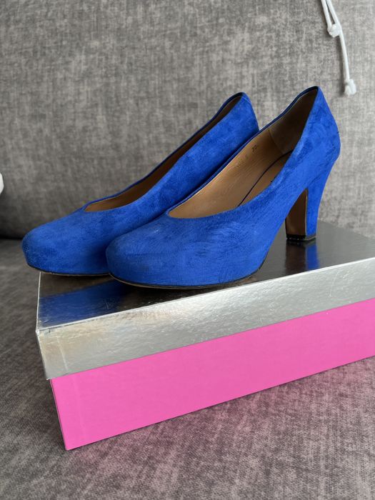 Sapatos azuis da marca Vannel