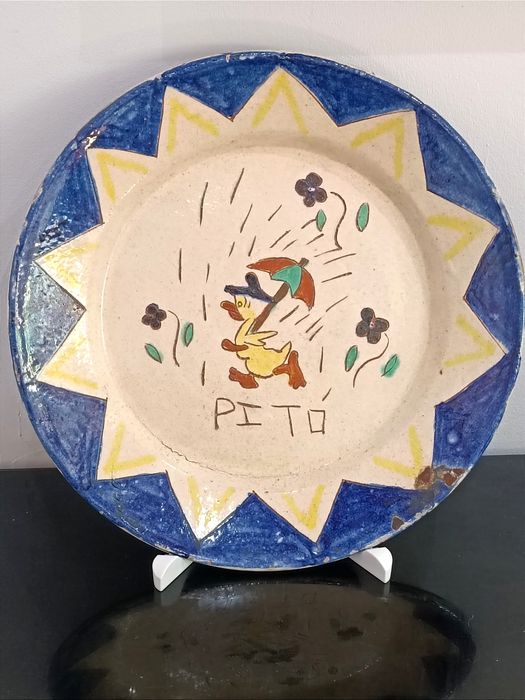 Prato rústico antigo.