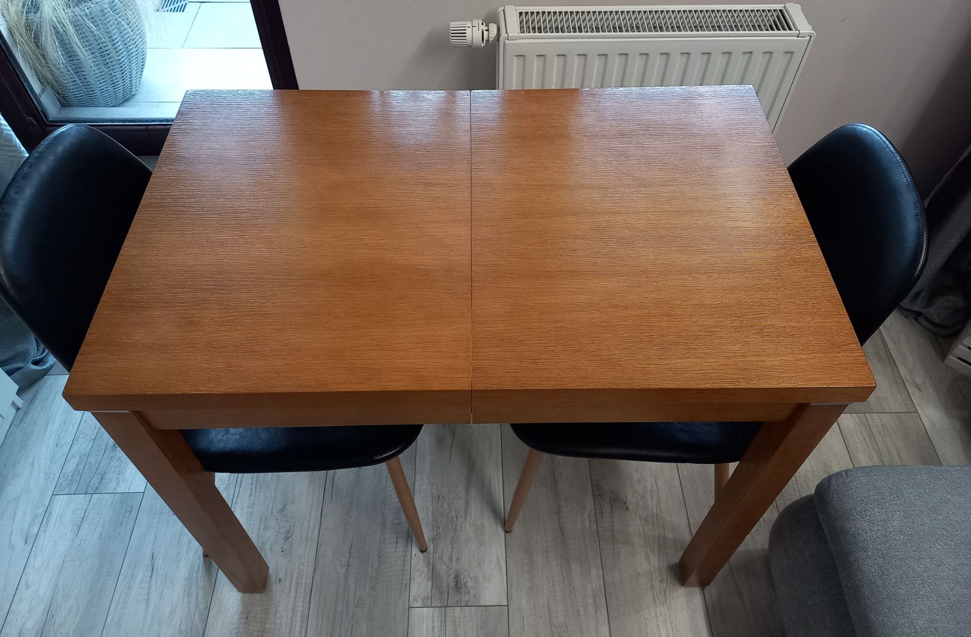 Stół drewniany 97 cm x 57 cm rozkładany z 4 wkładkami do 179 cm