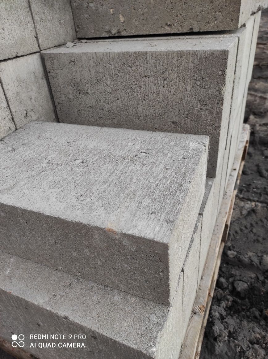 Stal zbrojeniowa styropian cement bloczki betonowe materiały budowlane
