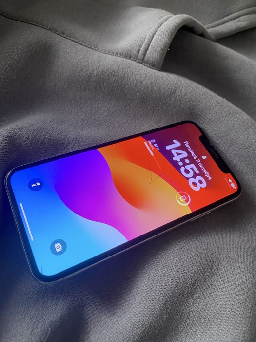 iPhone 10 xc в хорошому стані