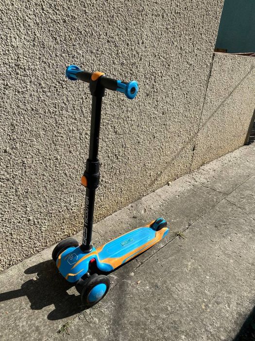 Дитячий самокат у гарному стані