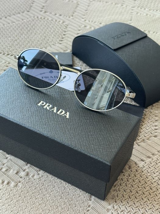 Сонцезахісні окуляри Prada