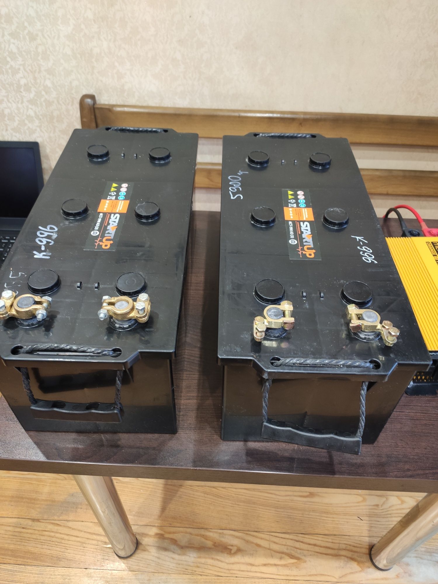Інвертор Mexxsun 1000W, акумулятор
