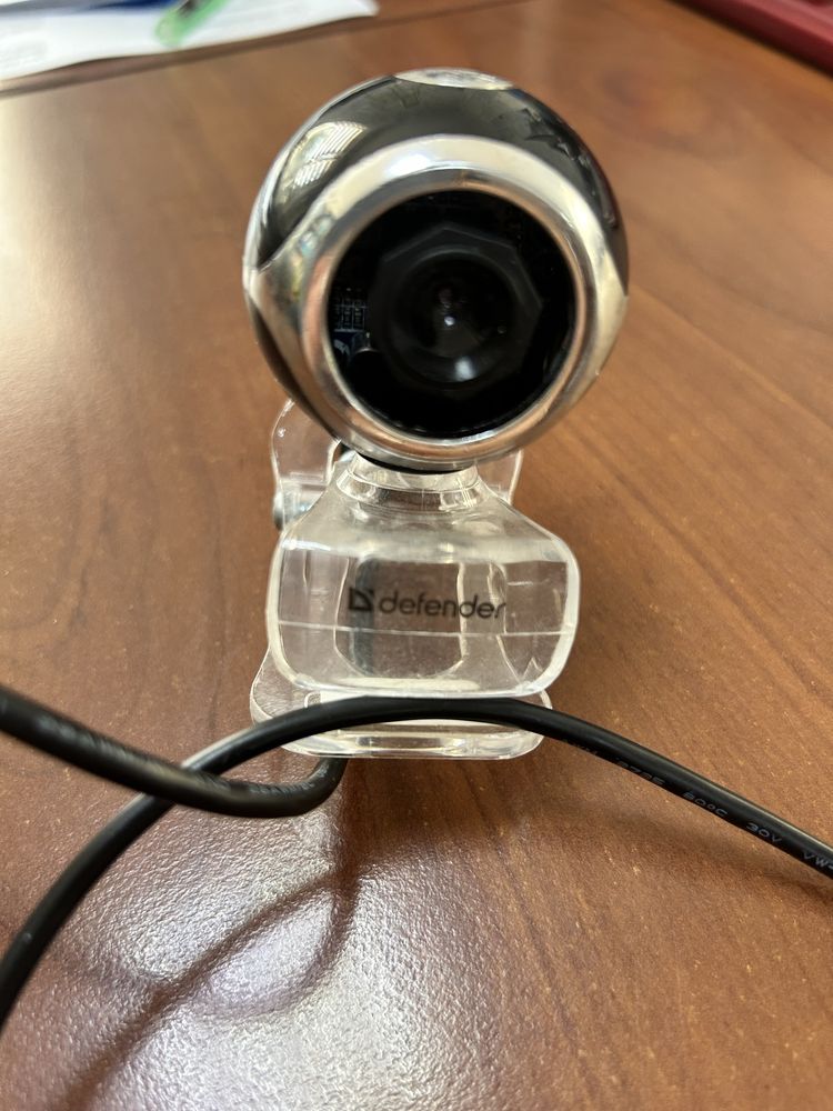 Веб камери Defender та Logitech