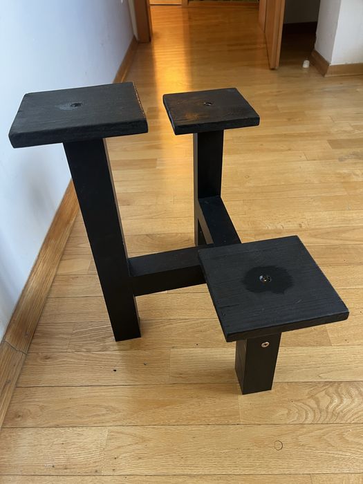 Stojak na kwiaty - kwietnik -czarny - lite drewno - bardzo solidny