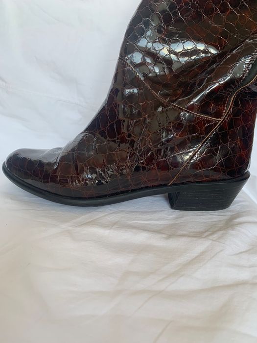 Шкіряні жіночі чоботи-козаки бордового кольору (Італія).Розмір 41.