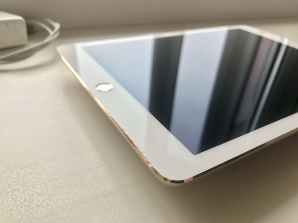 Ідеальний Apple iPad Air 2 Gold.
