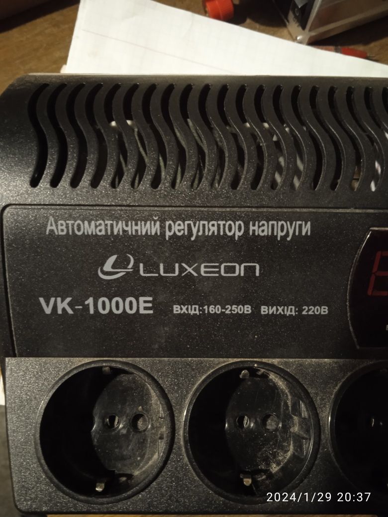 Автоматичний регулятор напруги Luxeon vk 1000 e