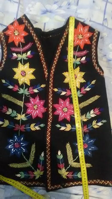 Продам жилетку вишиту вручну