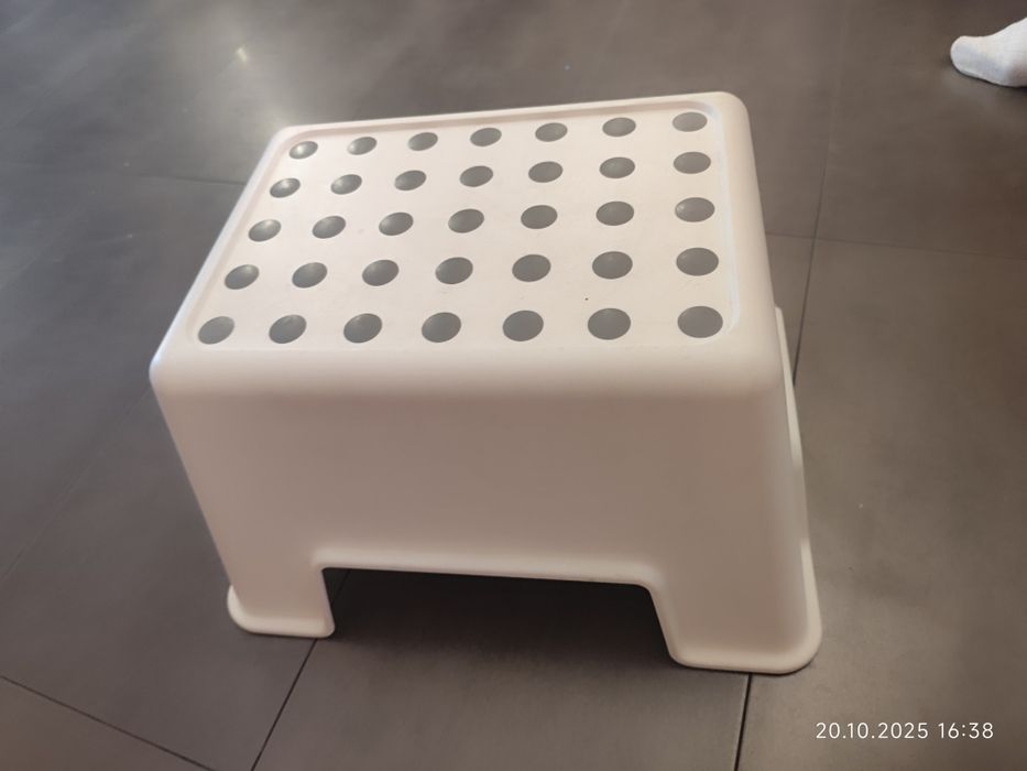 Ikea stołek podnóżek podstawka Bolmen