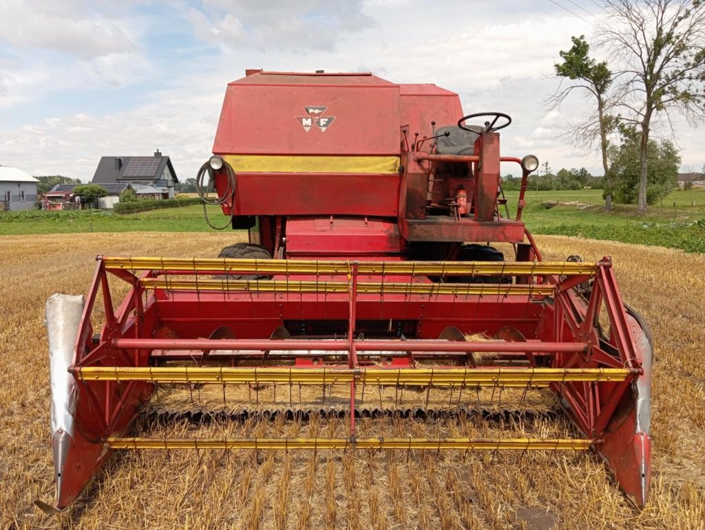 Kombajn zbożowy MF 487