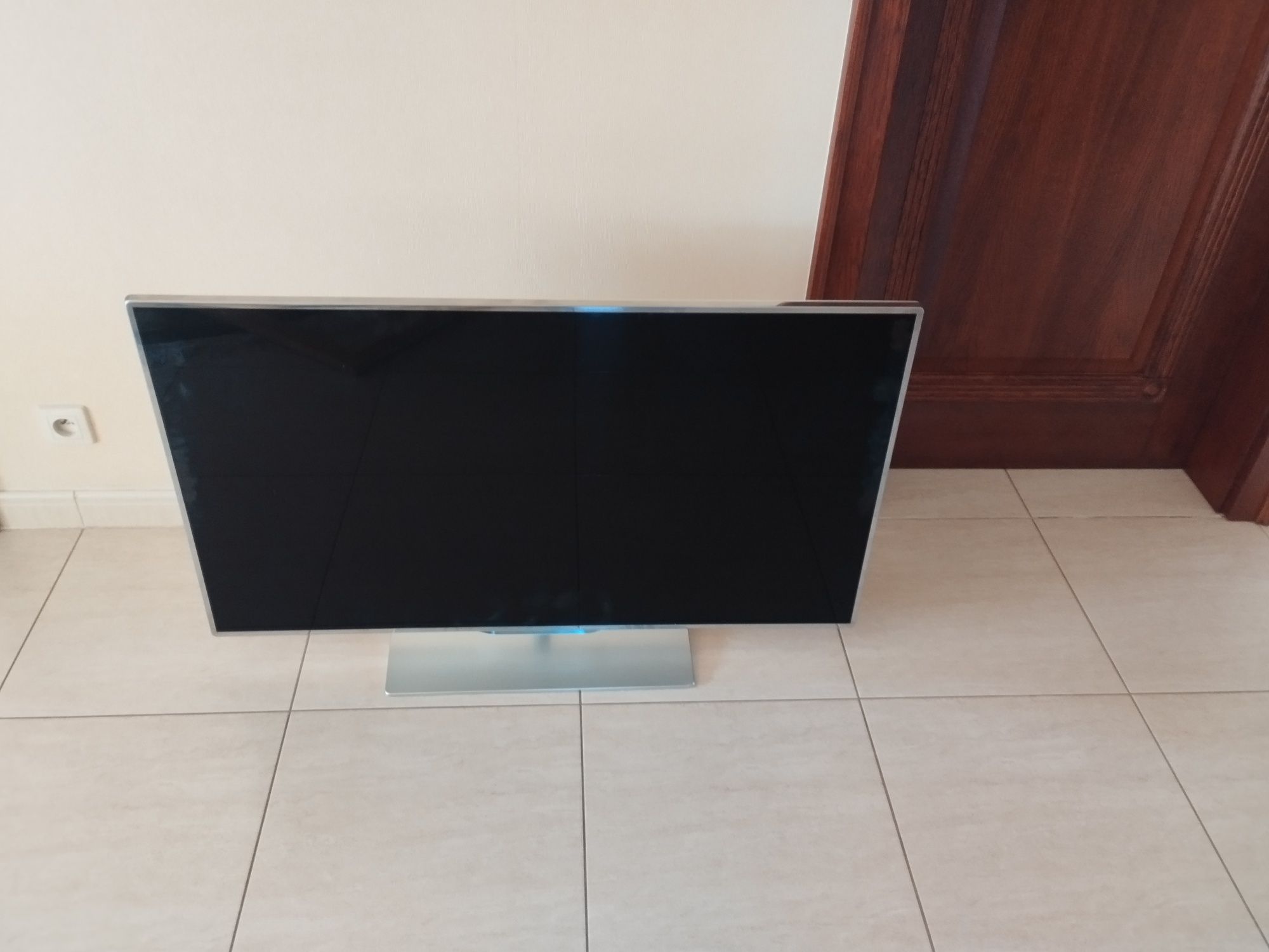 TV  Philips 46" ,wifi,smart,slim