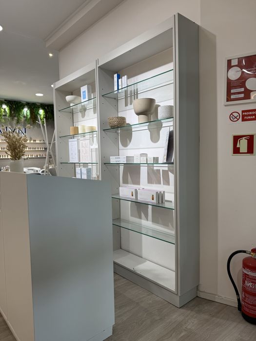 Armario vitrine loja