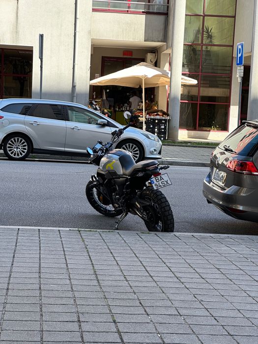 Zontes 125 GK — 2023 • 7.100 km • Impecável • Estilo Scrambler