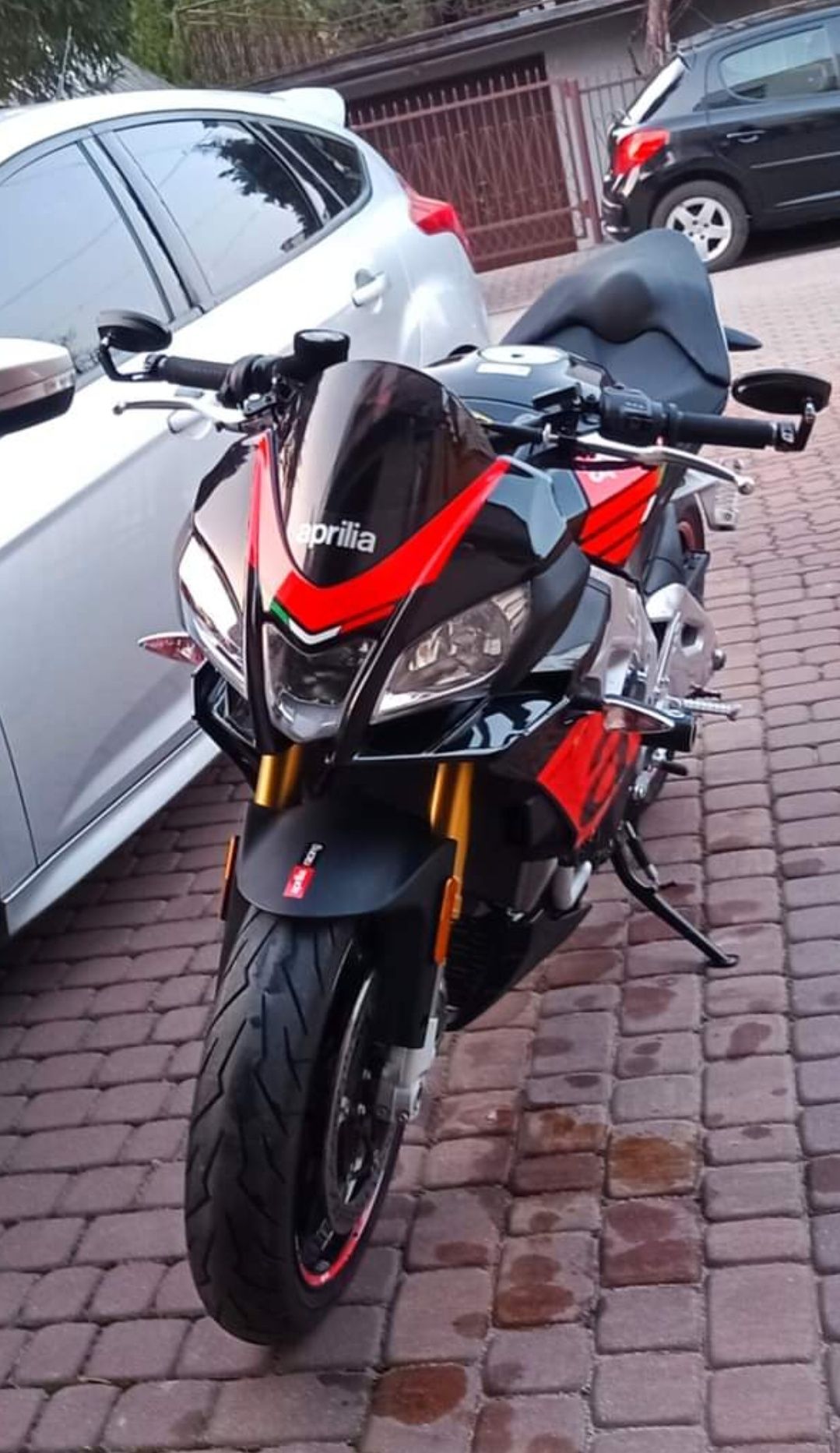 Aprilia tuono v4 1100 Salon PL