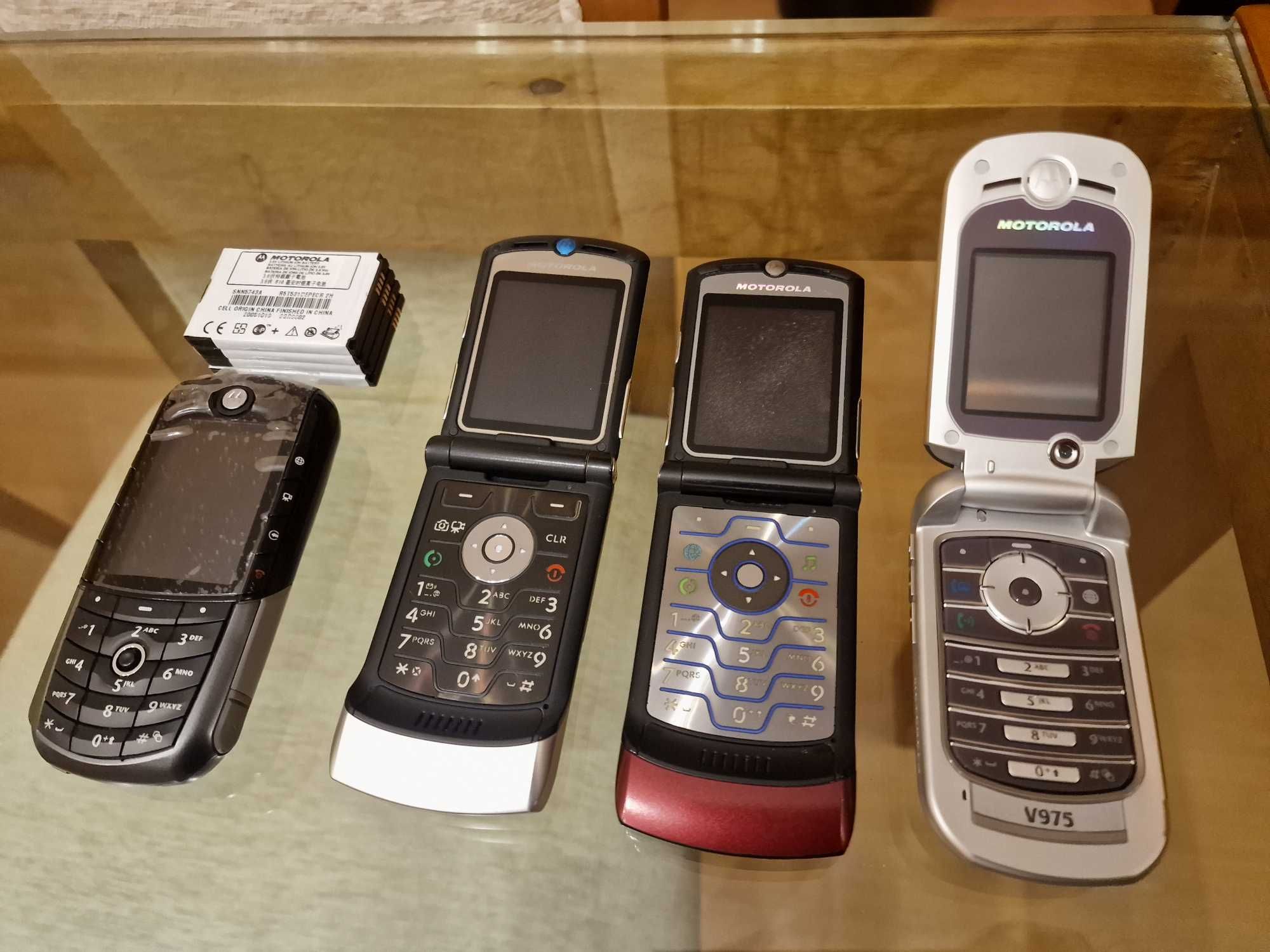 Lote de 16 telemóveis de várias marcas