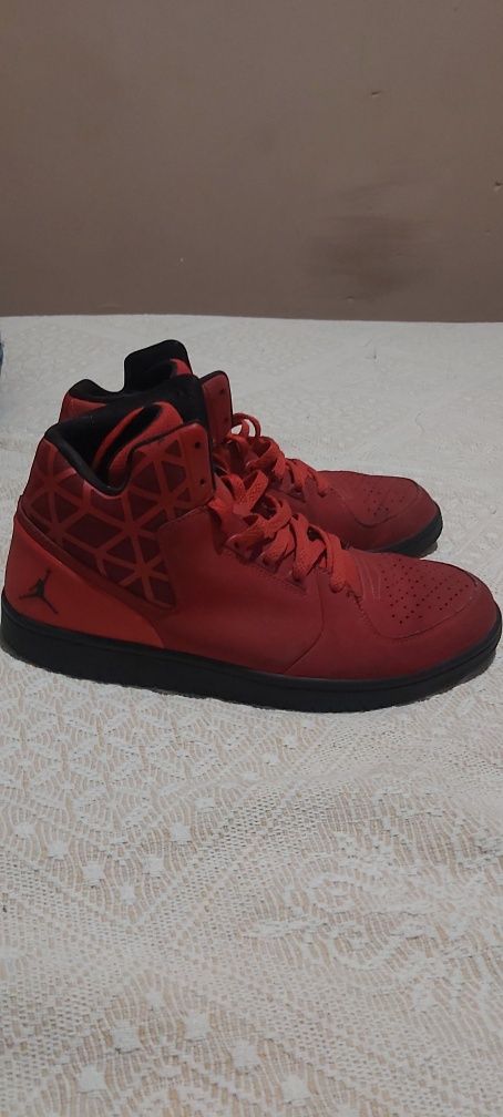 Nike jordan vermelho e preto