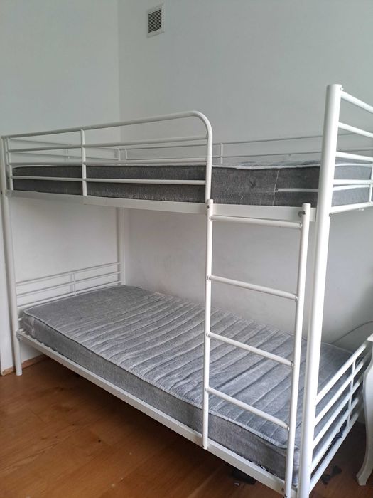 Łóżko piętrowe metalowe