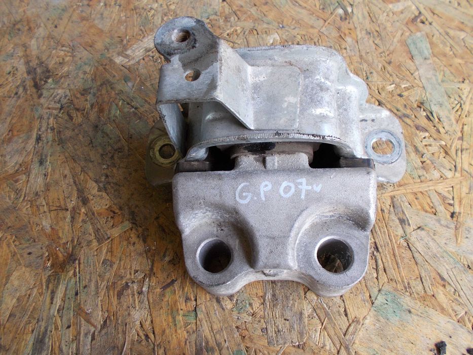 fiat grande PUNTO 1.4 t-jet 07r łapa poduszka silnika skrzyni