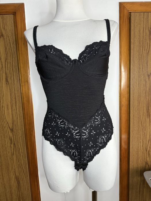 Czarne sexy body body z koronką