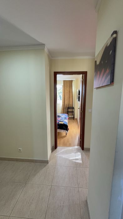 Quarto p casal c/s filho mobiliado Queluz ao pé est. comboio ent. 11