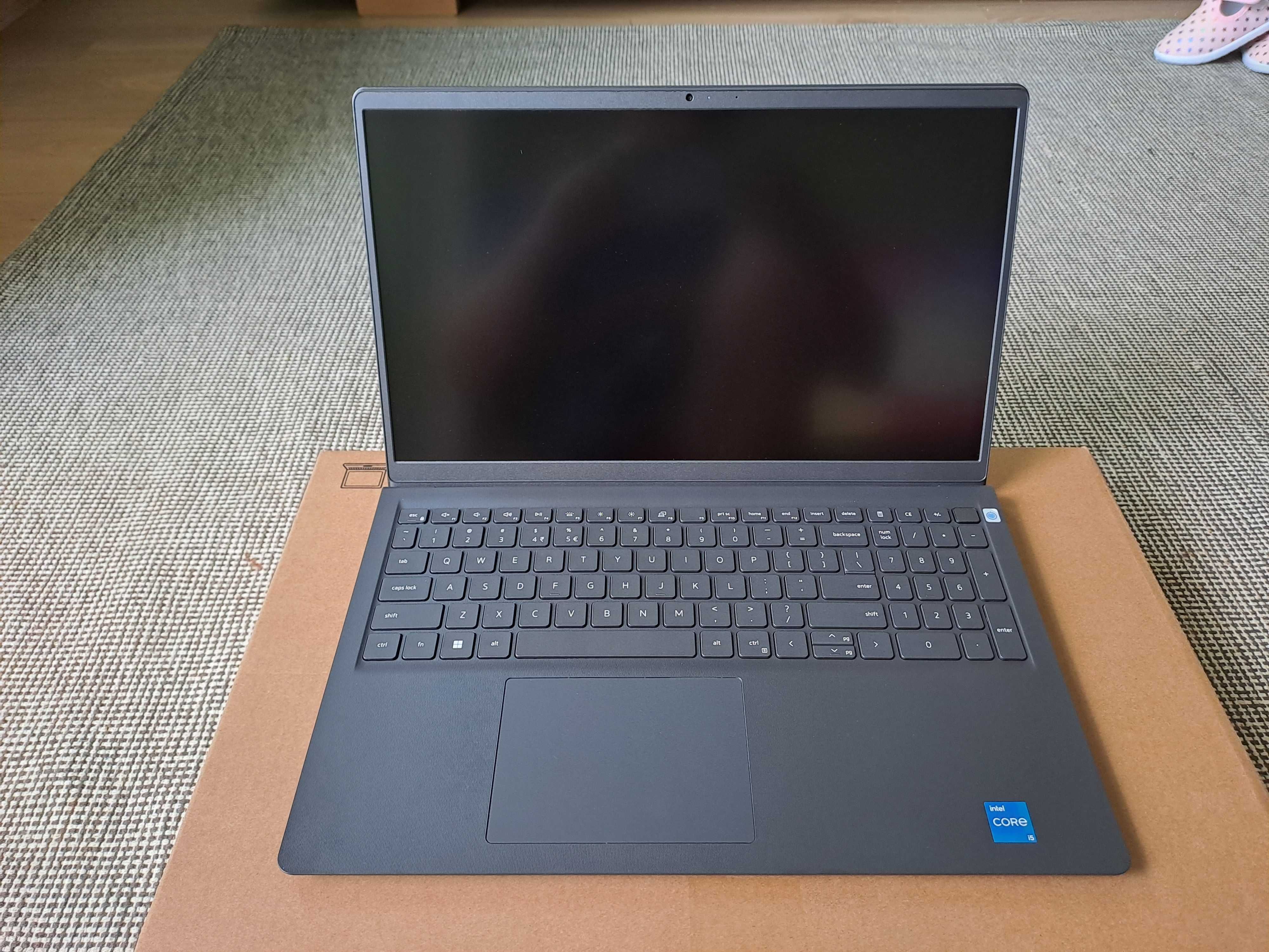 Sprzedam, fabrycznie nowy laptop Dell Vostro 3510 i5 16/256GB + 1TB.