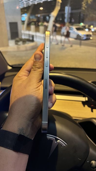 Iphone 15 pro max TRINCADO