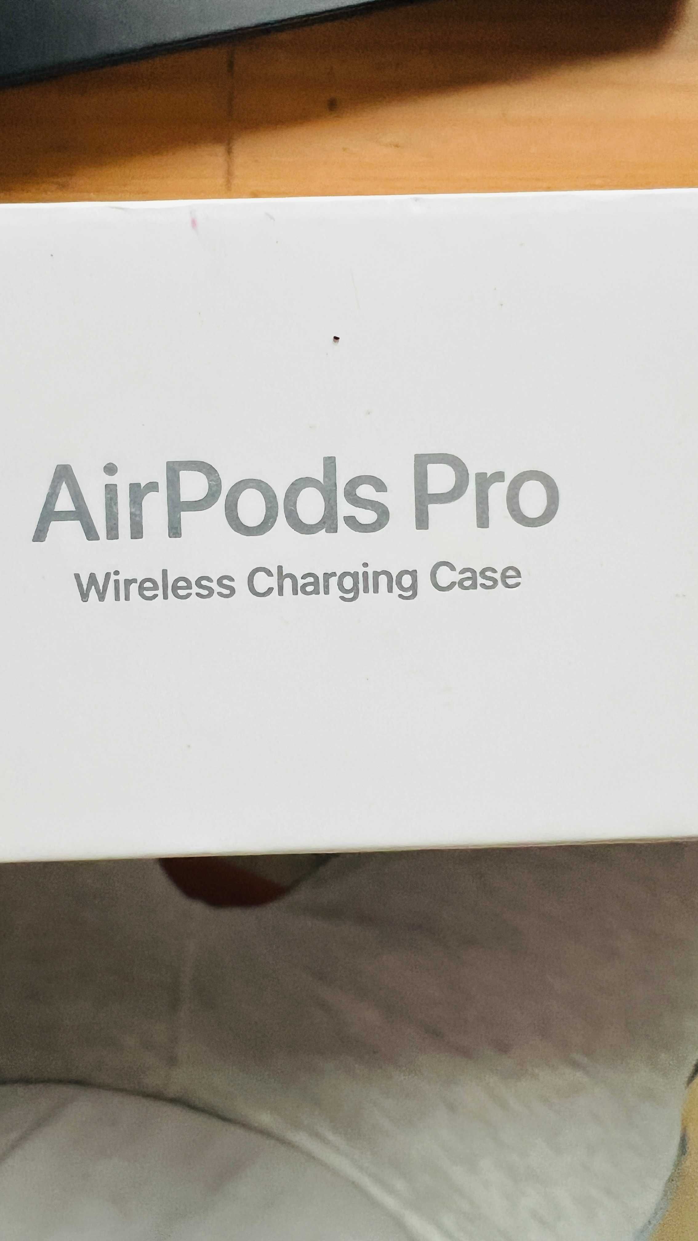 Słuchawki Apple AirPods pro, bateria na poziomie 100%