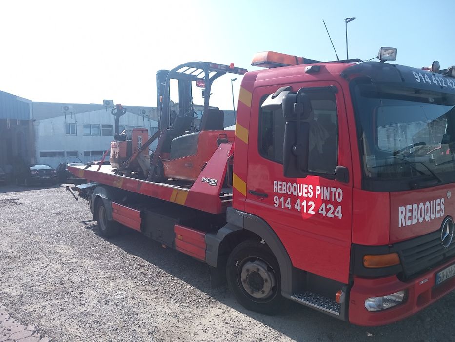 Serviços reboque,  pronto socorro, guincho...etc