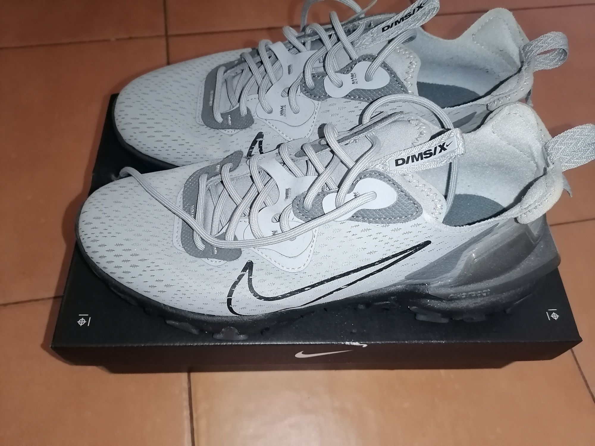 Ténis Nike react vision