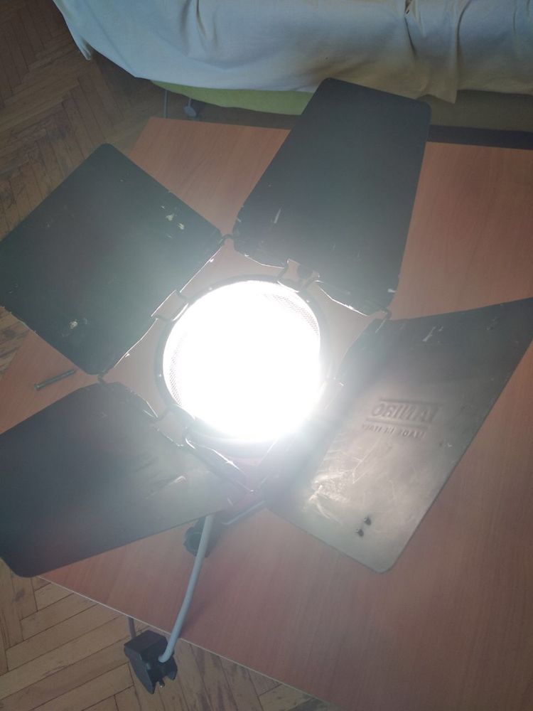 Світло студійне. Студийный свет Ianiro Varibeam 800